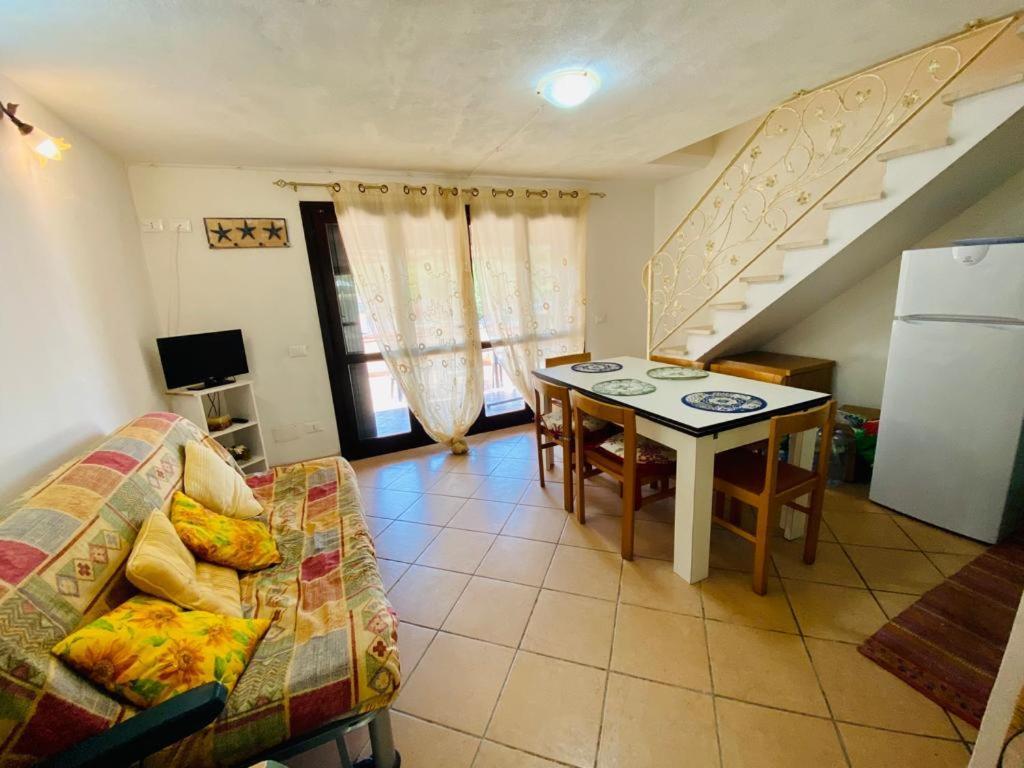 Appartamento I Geranei Centro San Teodoro  Bagian luar foto